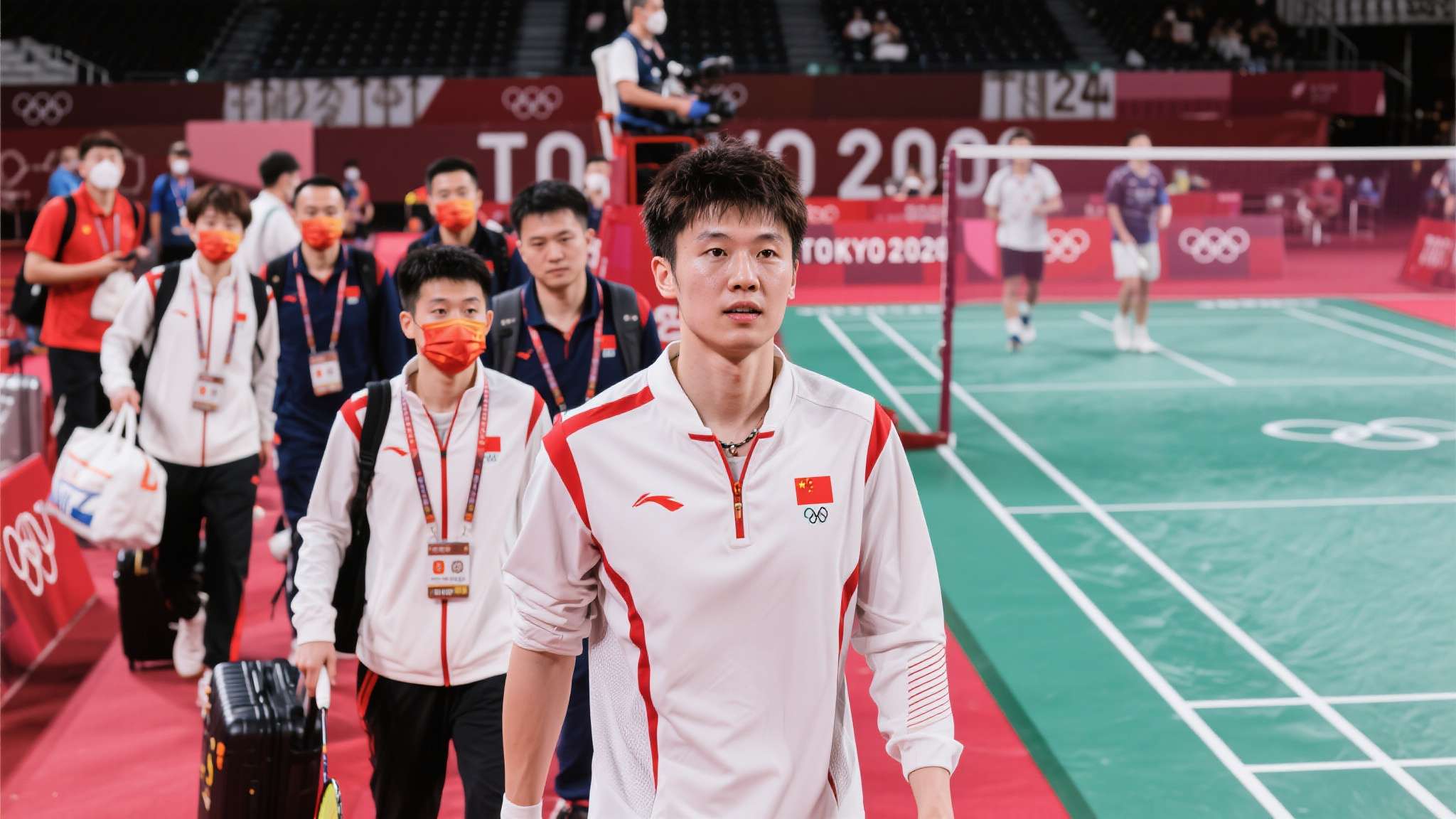 2024年盛夏，中国羽毛球代表队肩负全国瞩目，正式踏上巴黎奥运会赛场。每一次的奥